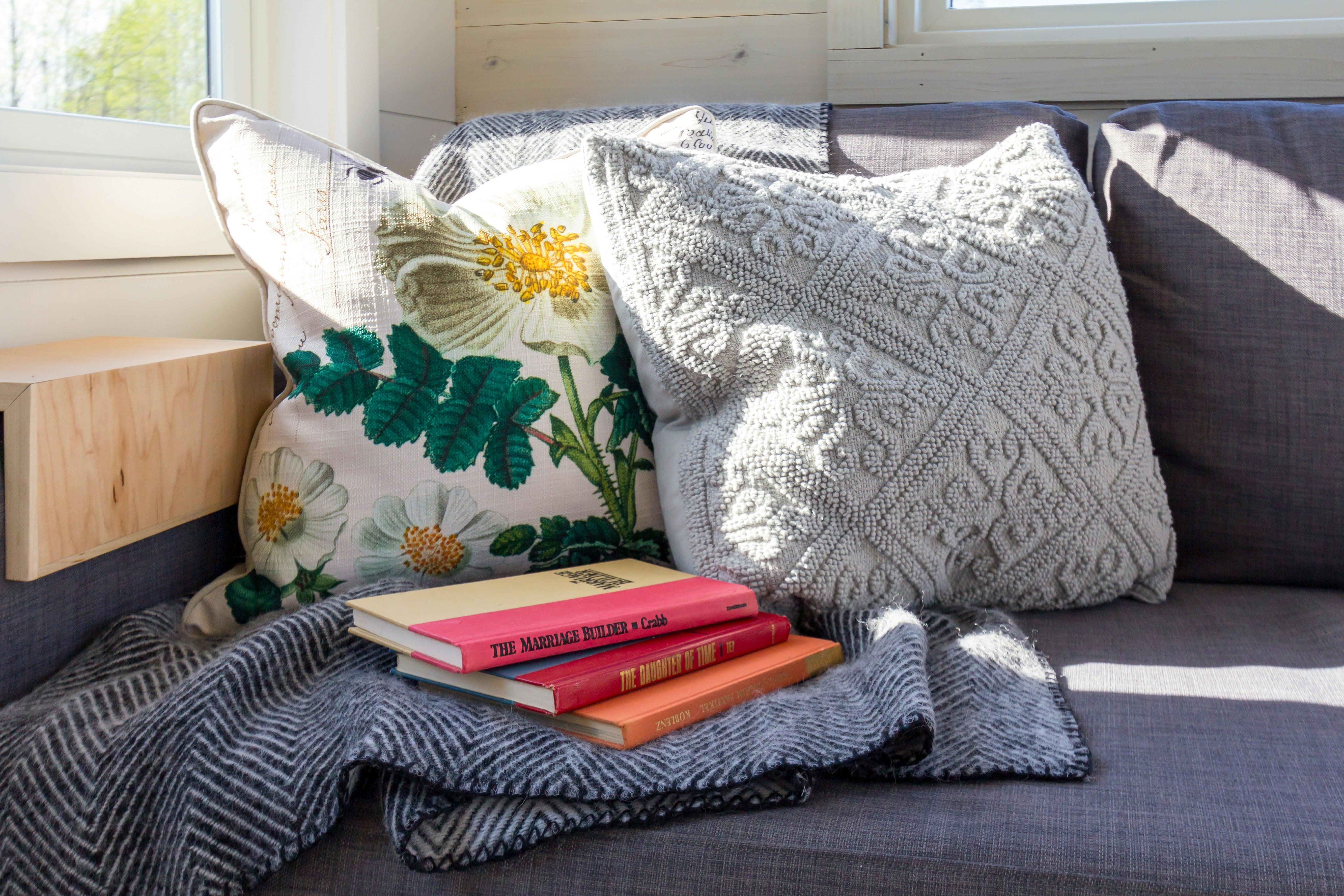 Machine-Made Vs Handmade Cushions: What’s the Difference?