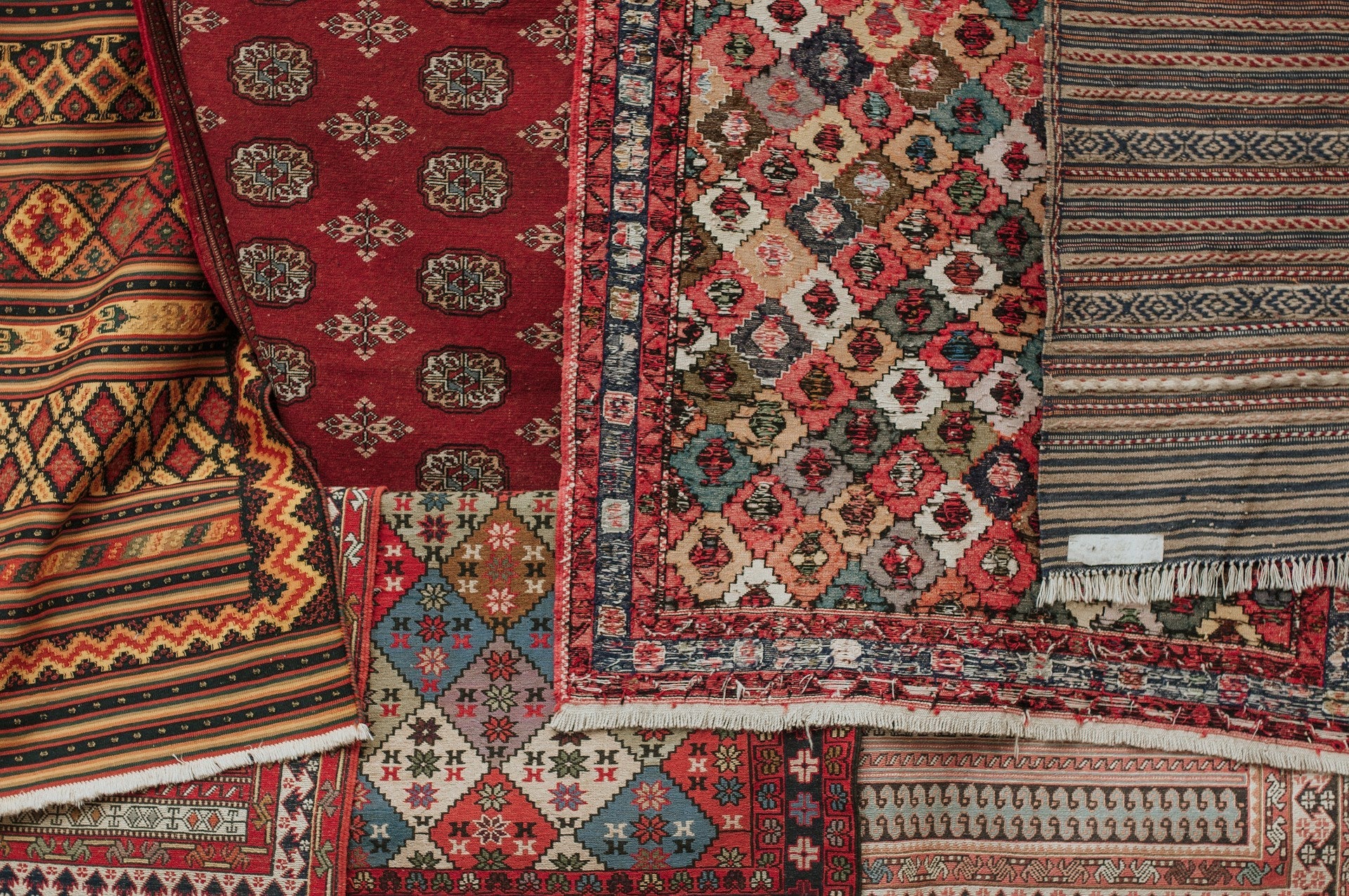 Choose the Right Rug Size and Style for Your Home