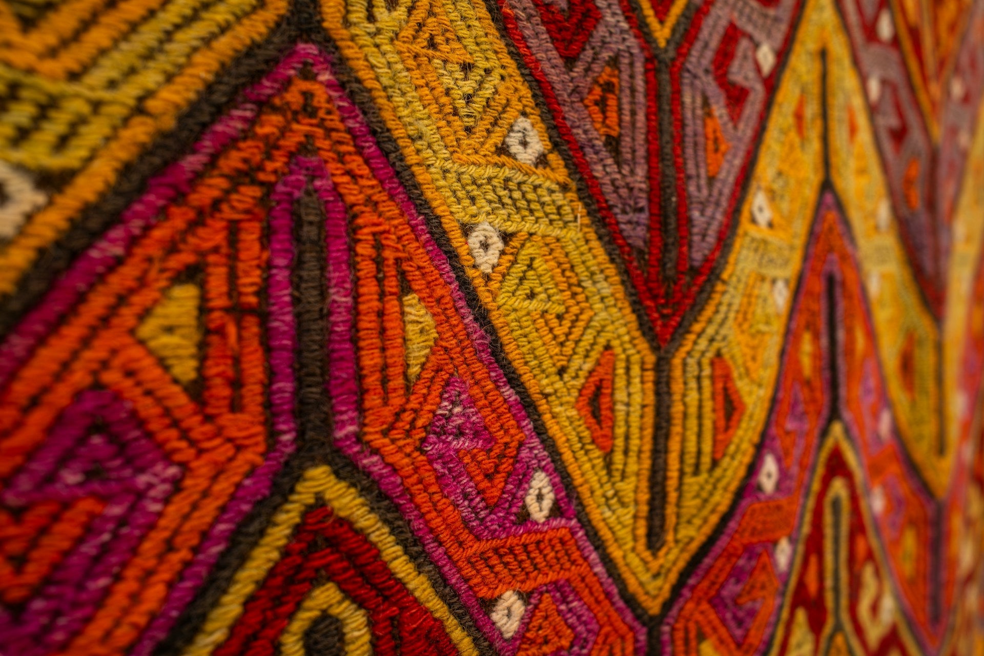 Imaco’s Handmade Rugs: From Loom to Your Home