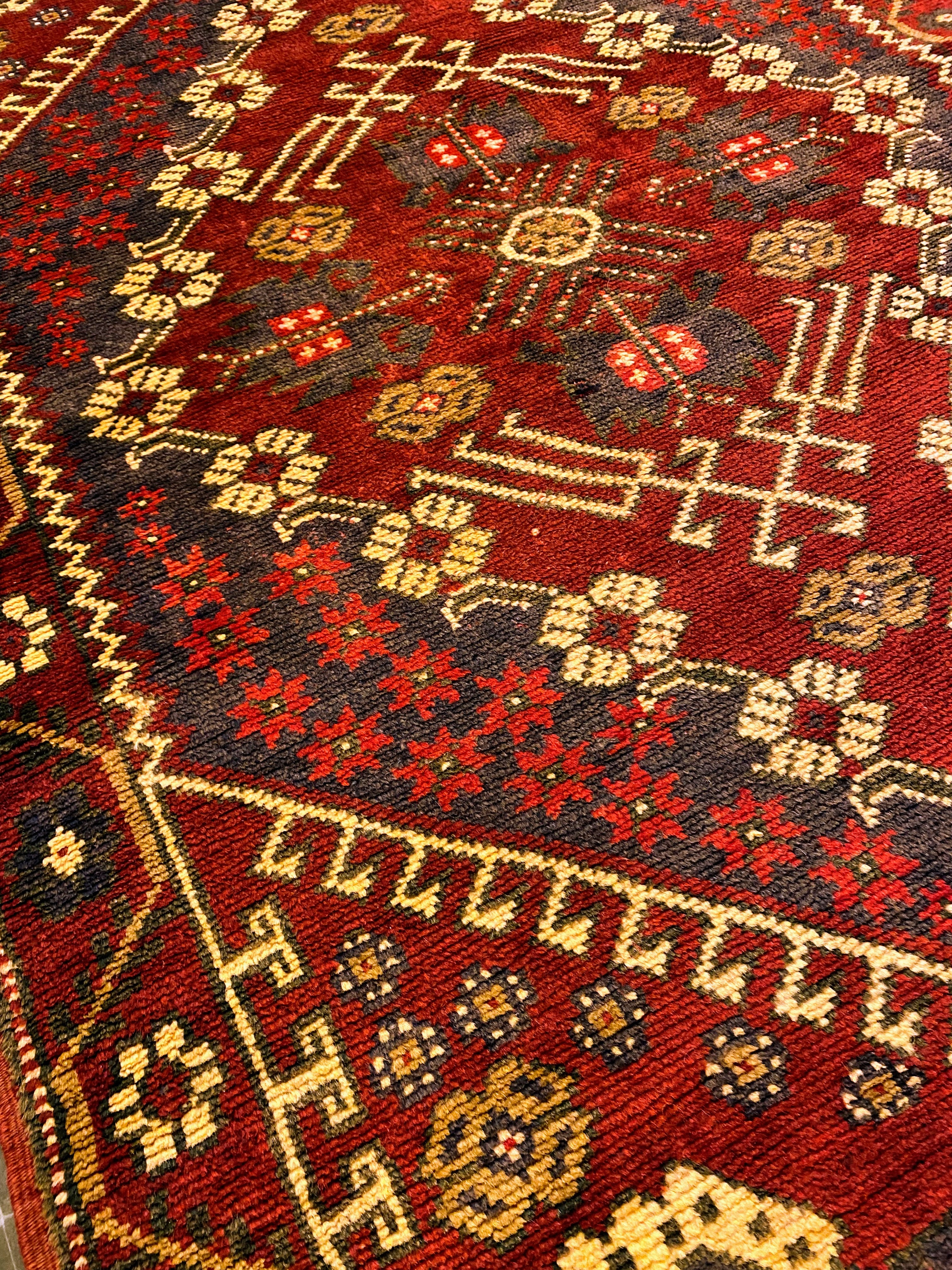 Persian Tribal Rug - Size: 124 × 100 cm