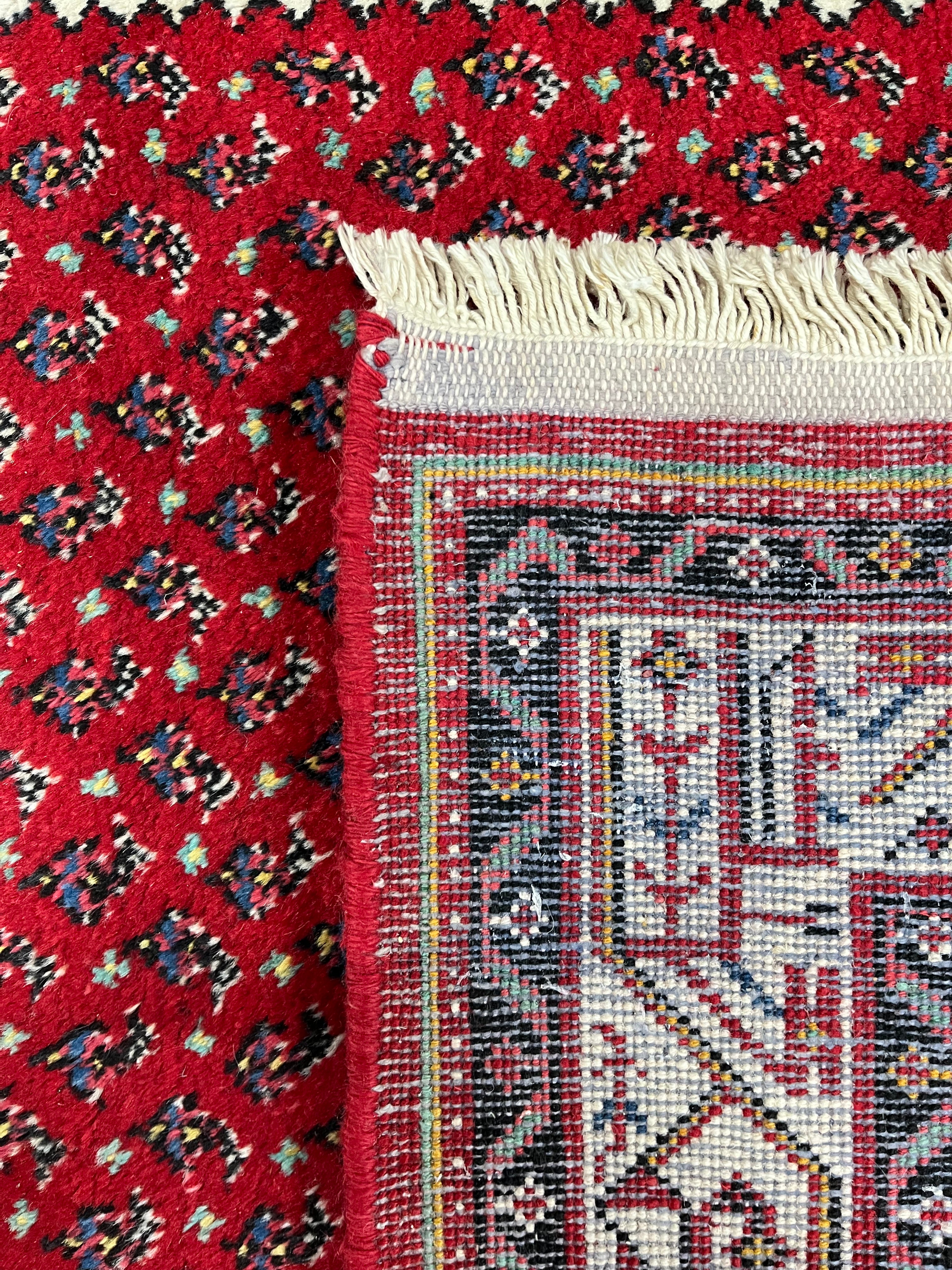 Saruk Persian Vintage Hand Knotted Wool Rug - 160 x 110 cm