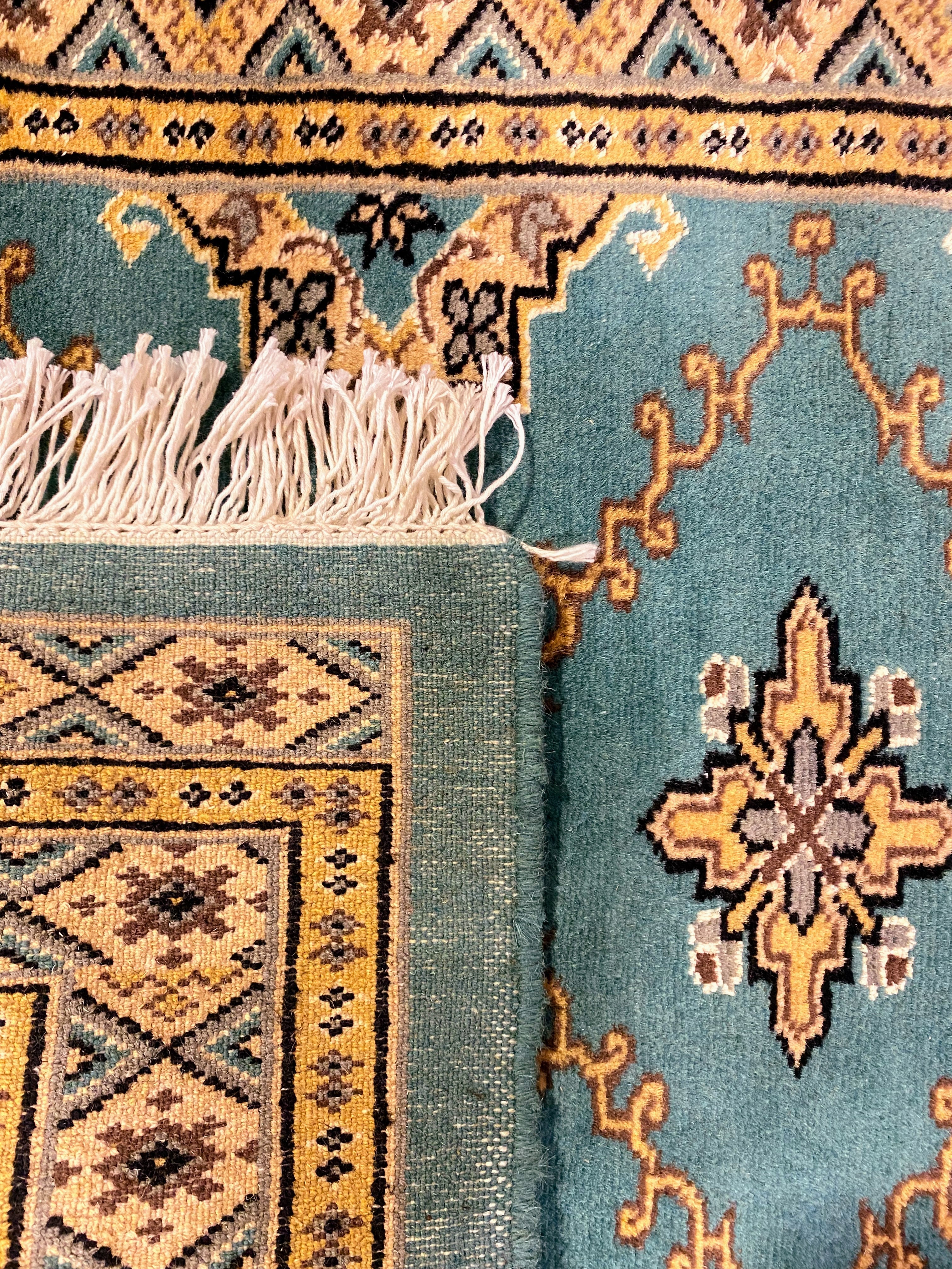 Luxuriöser handgeknüpfter Teppich – auf Bestellung gefertigt