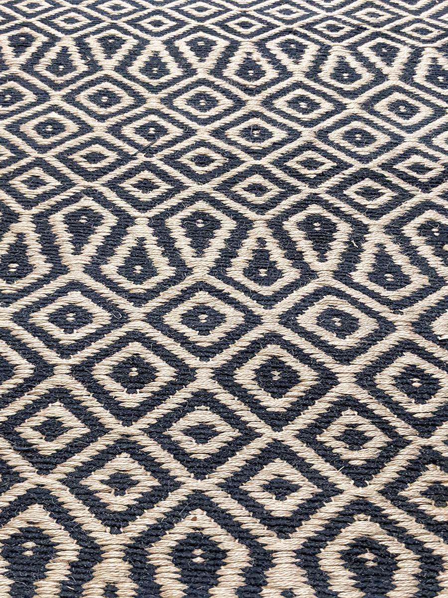 Modern Flatweave Rug - 244 × 171 cm