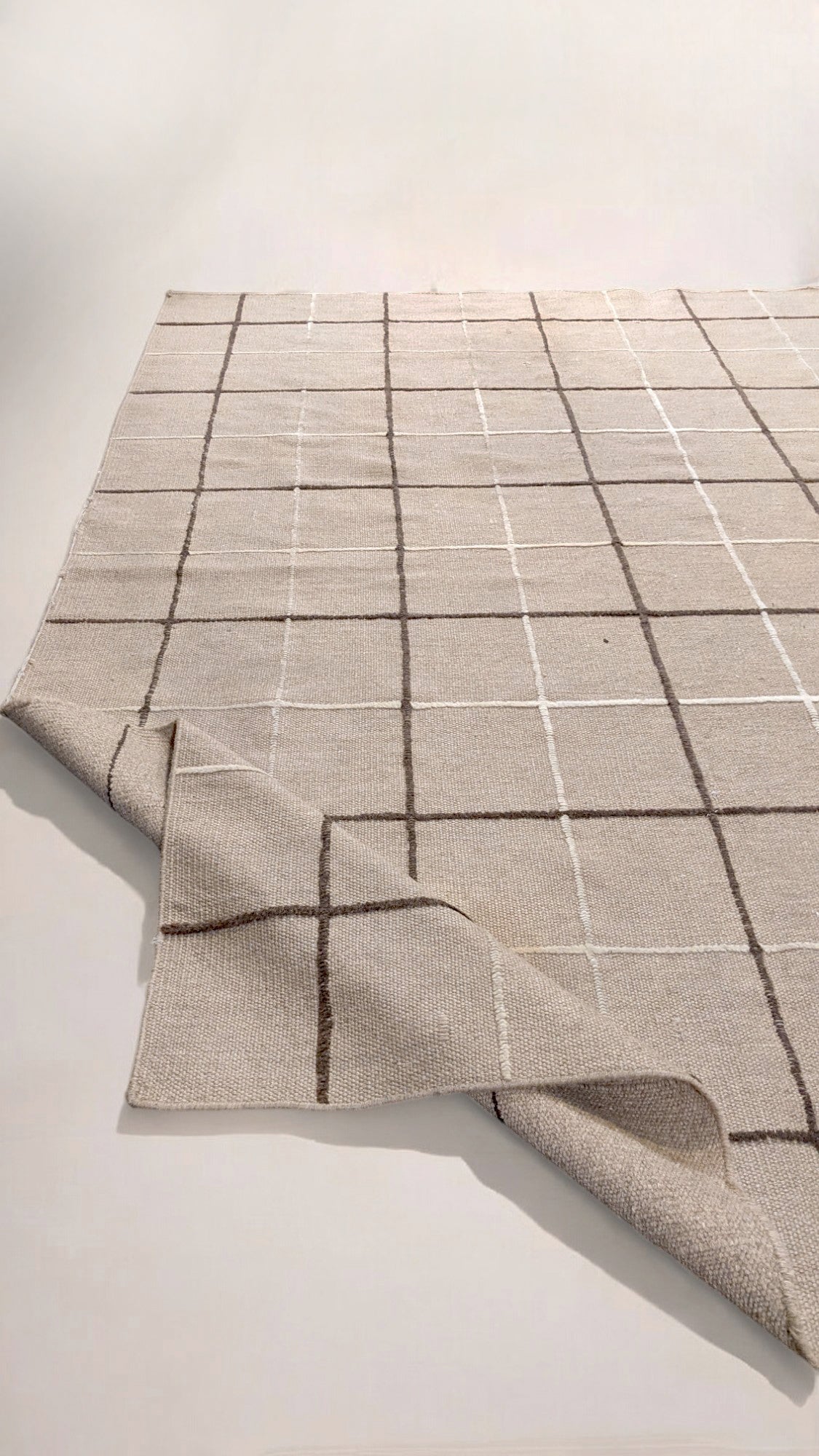 Scandinavian Kilim Rug - Size: 292 × 207 cm