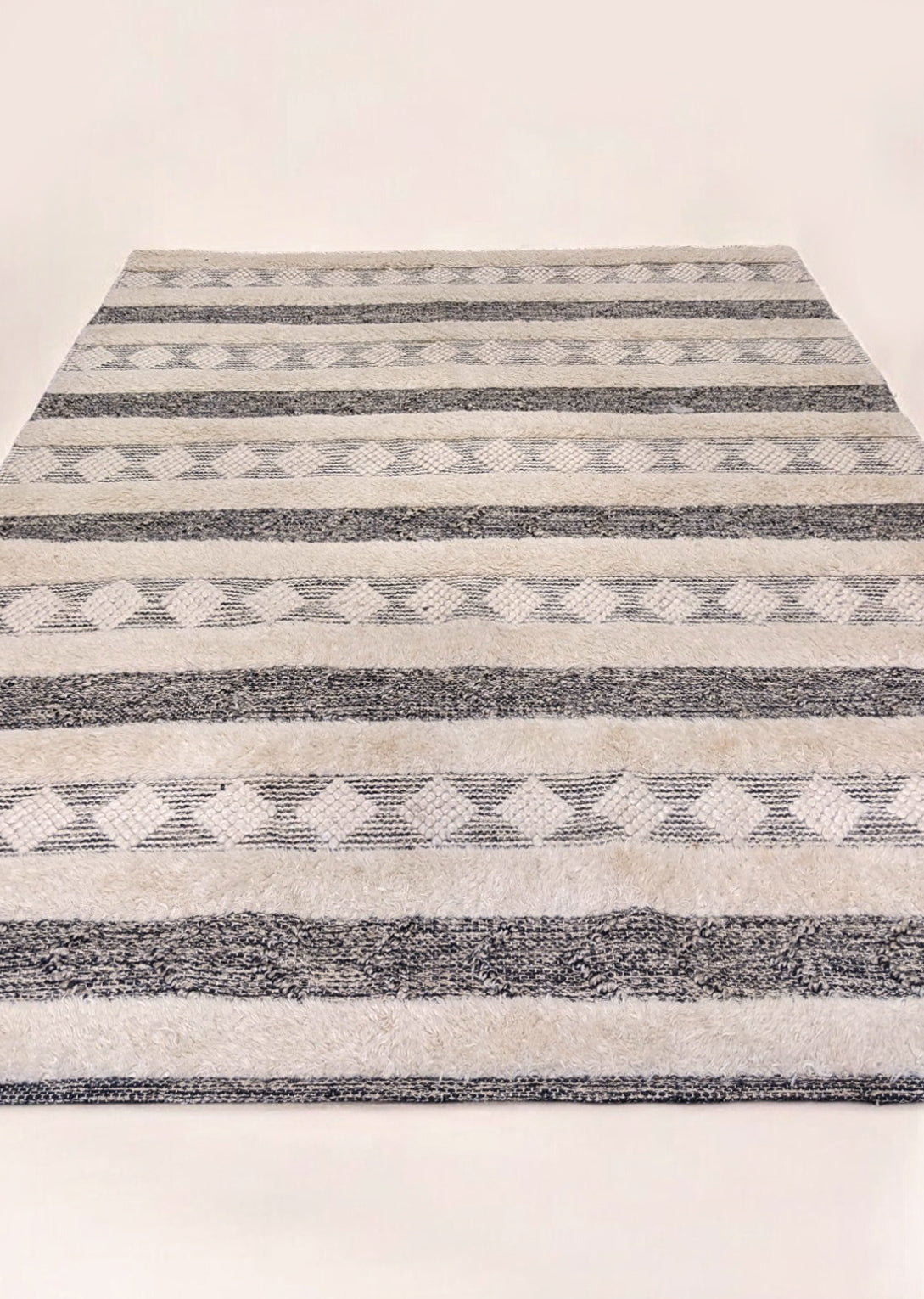 Moroccan Modern Rug - 240 × 162 cm