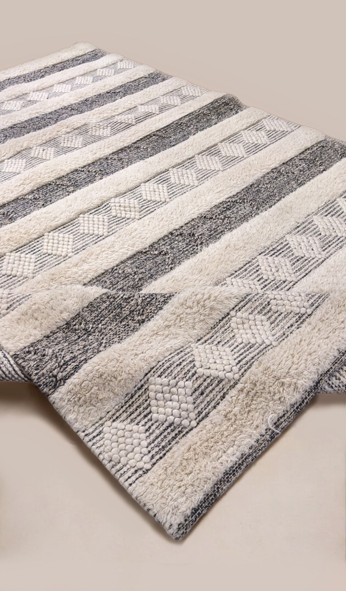 Moroccan Modern Rug - 240 × 162 cm