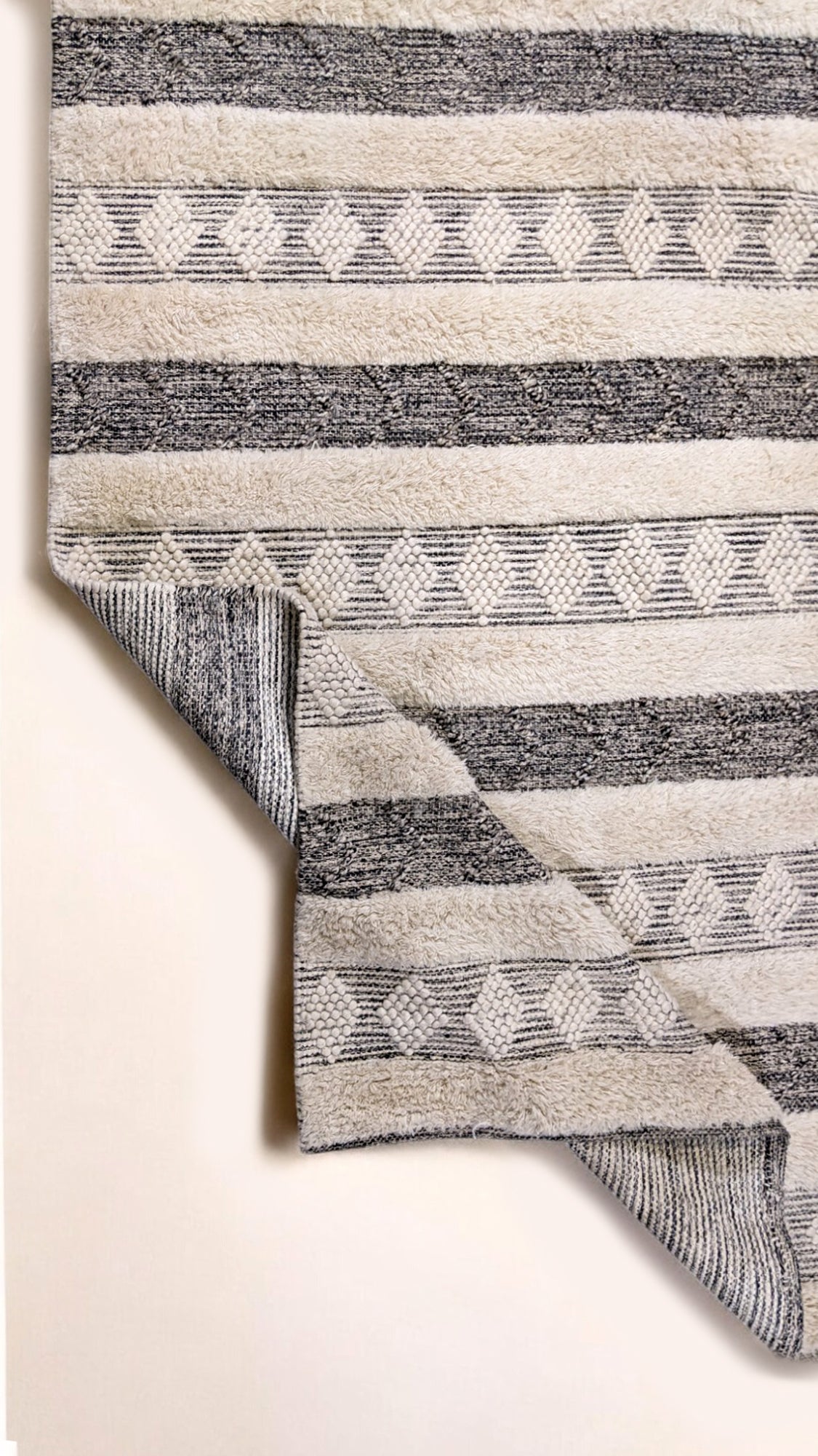 Moroccan Modern Rug - 240 × 162 cm