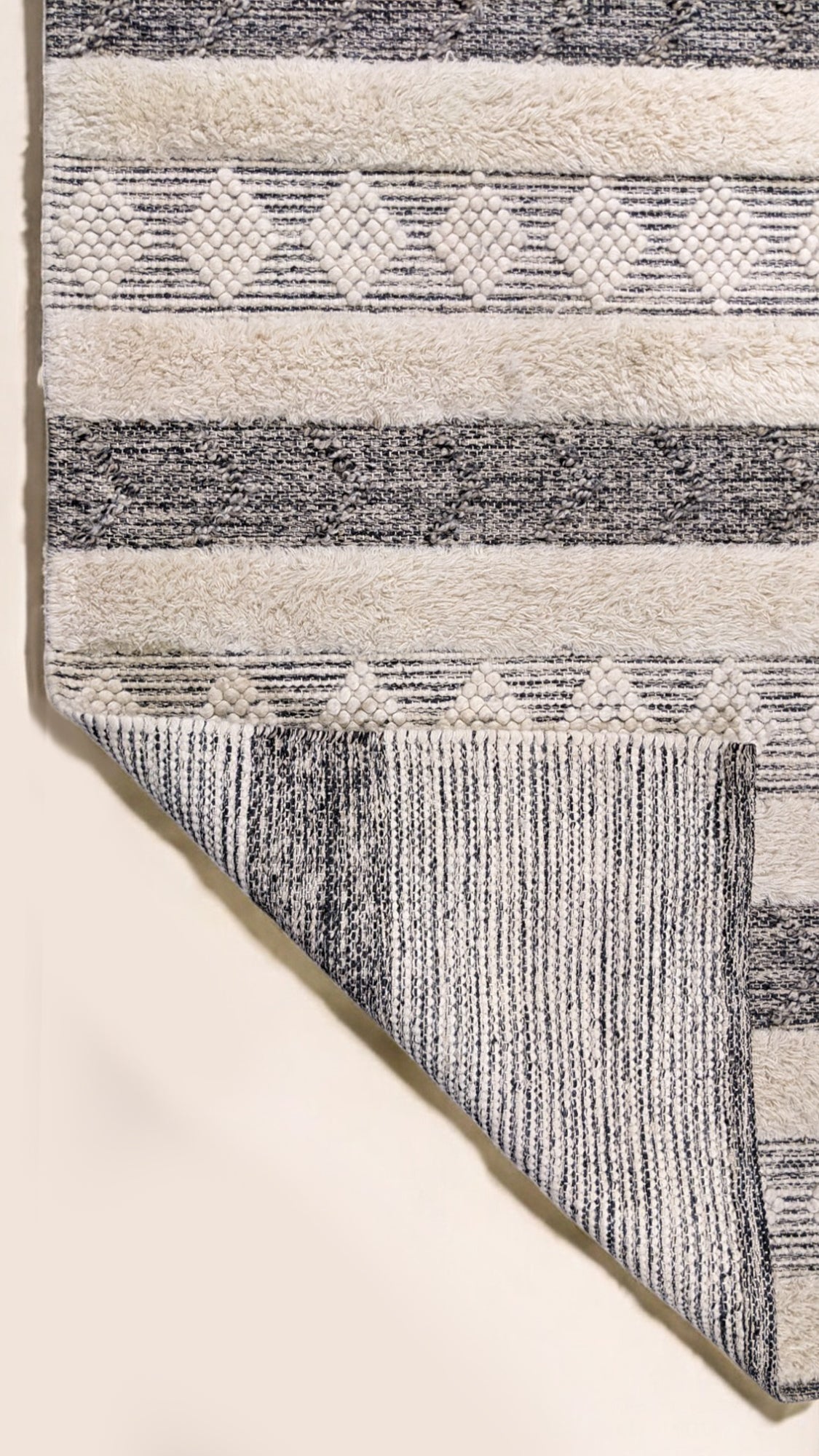 Moroccan Modern Rug - 240 × 162 cm