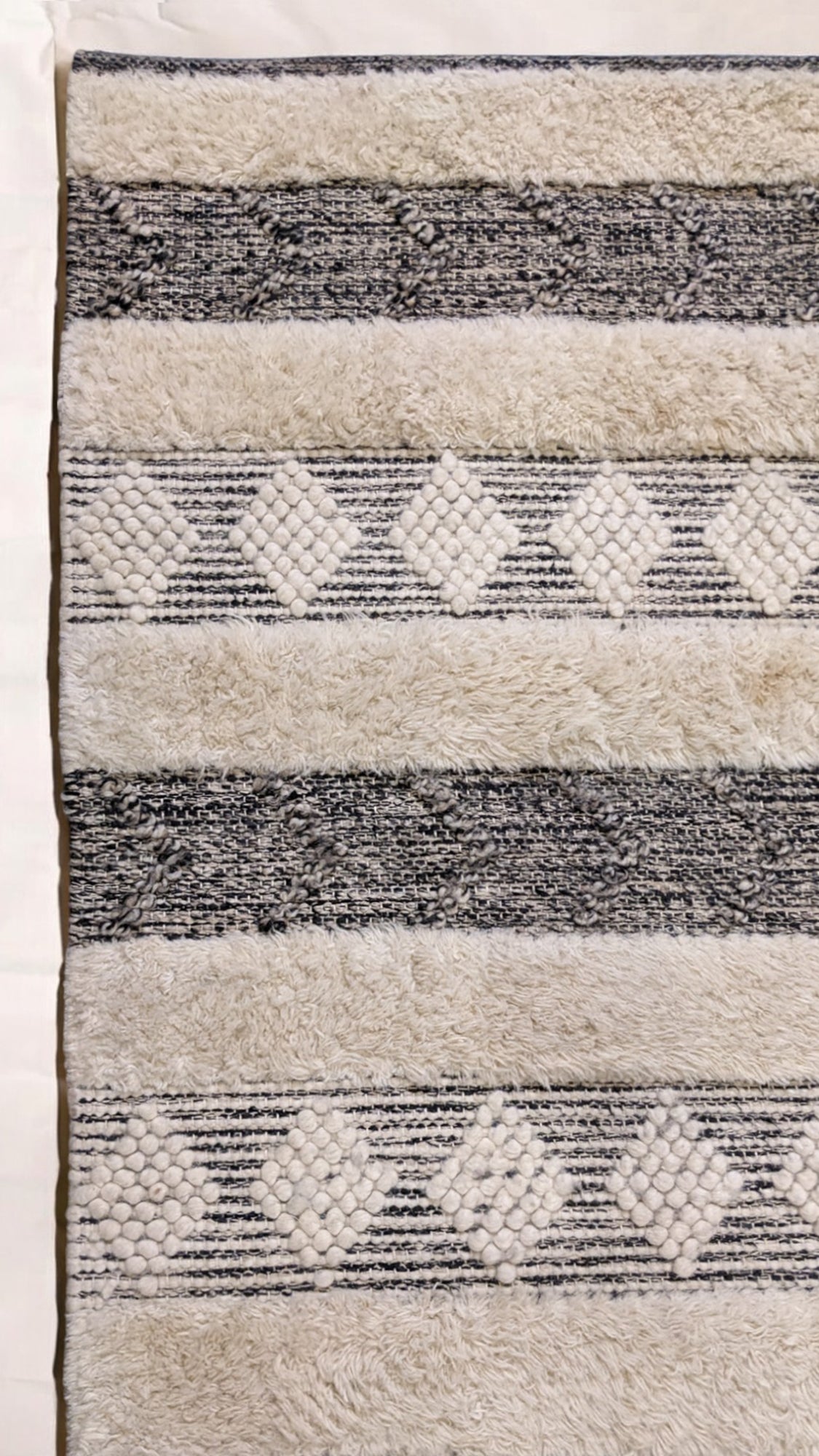 Moroccan Modern Rug - 240 × 162 cm