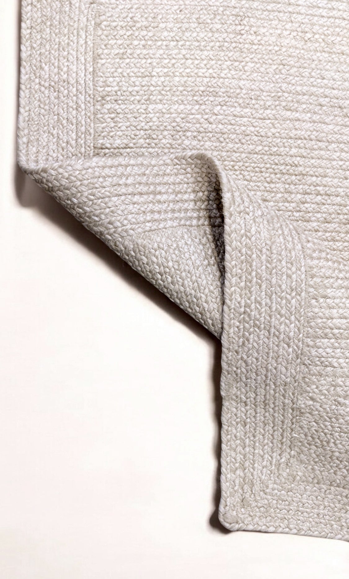 Braided Natural Jute Rug - 131 x 79 cm