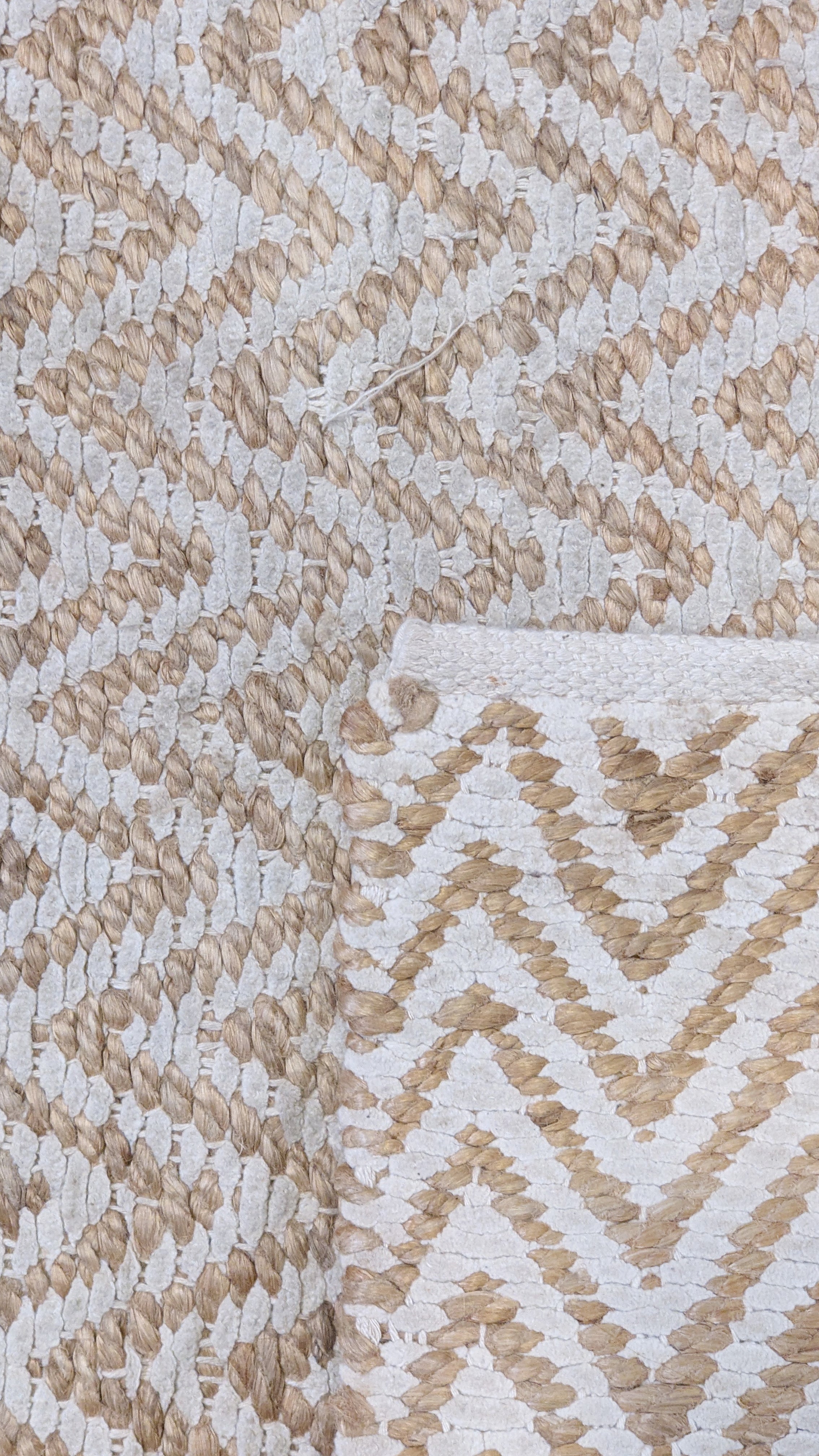 Braided Natural Jute Rug - 95 x 64 cm