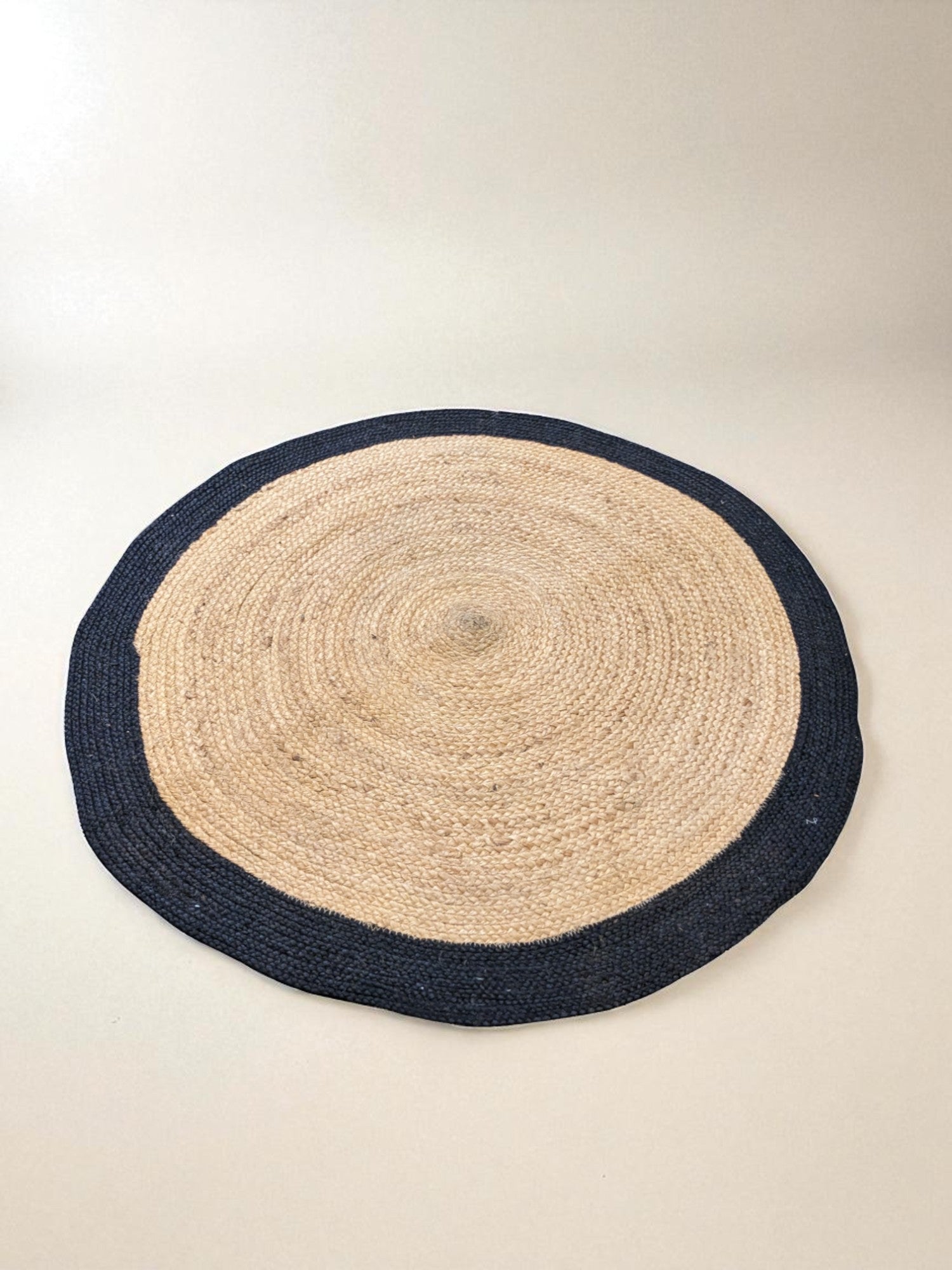 Braided Natural Round Jute Rug  - 122 x 122 cm
