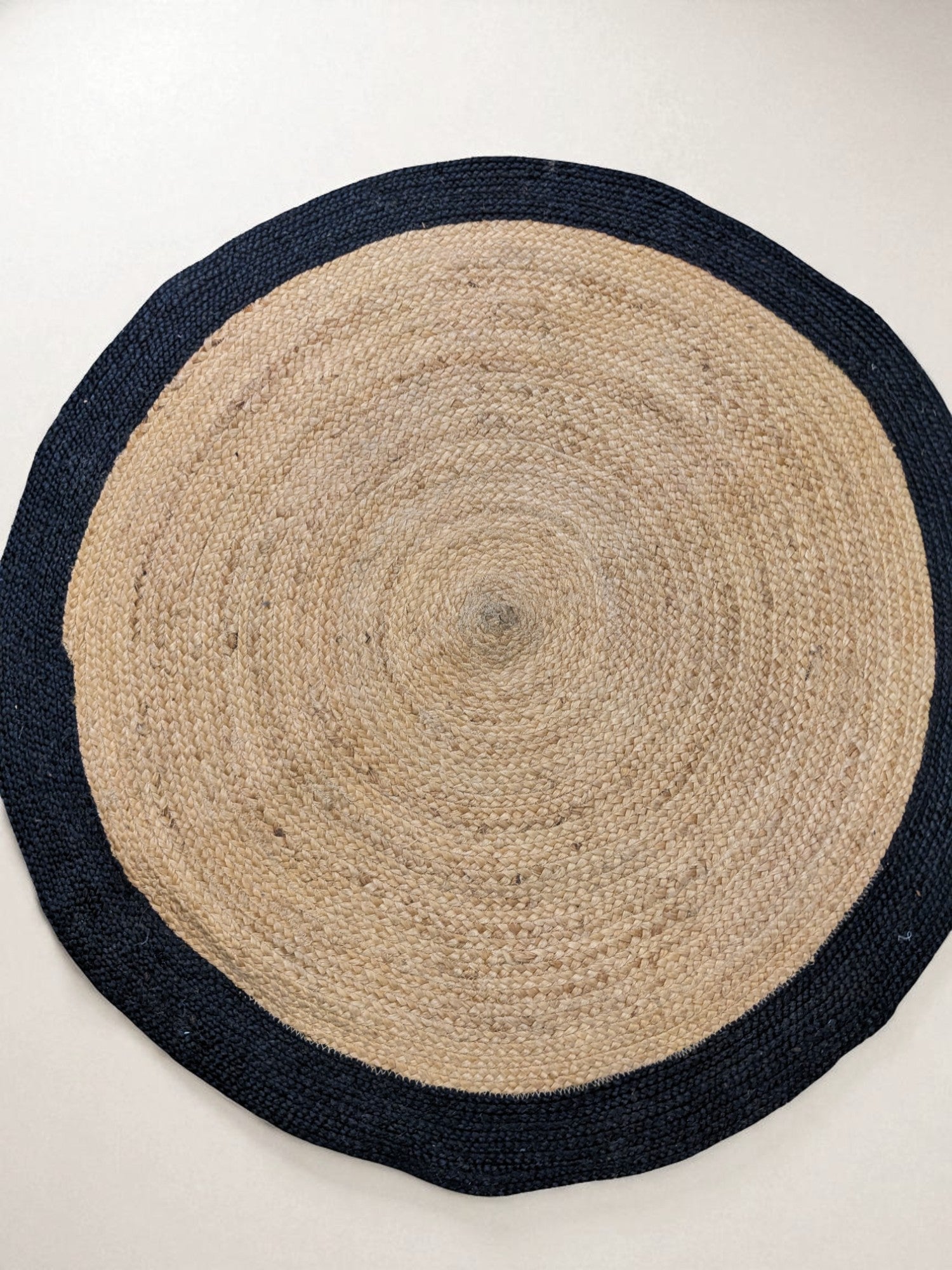 Braided Natural Round Jute Rug  - 122 x 122 cm