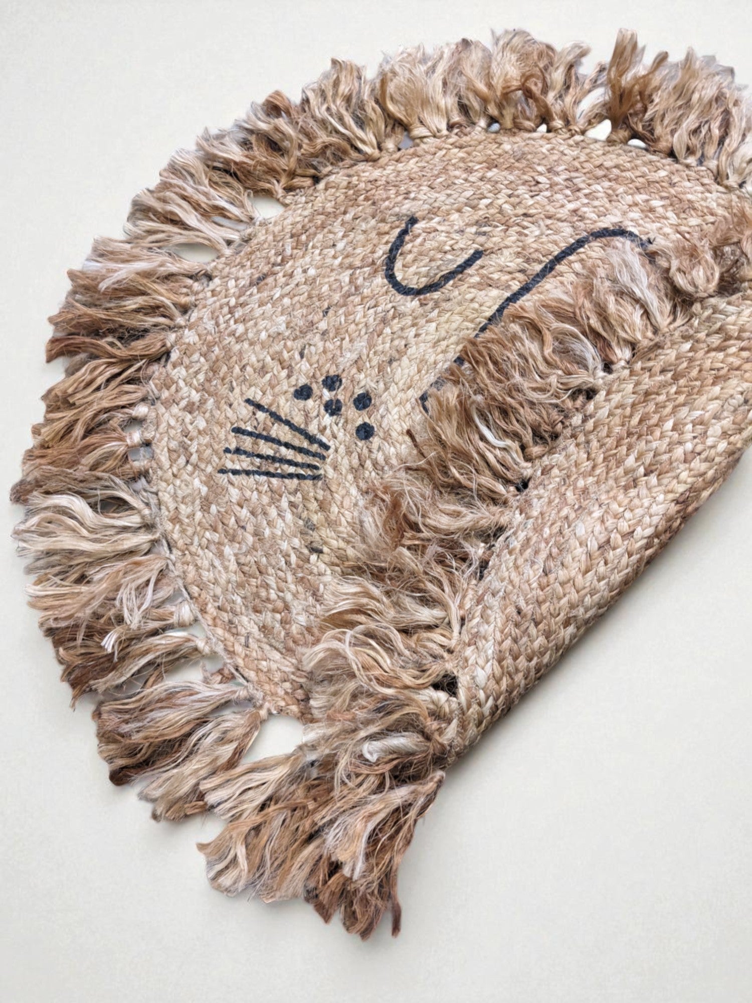 Lion Natural Round Jute Rug - 67 x 67 cm