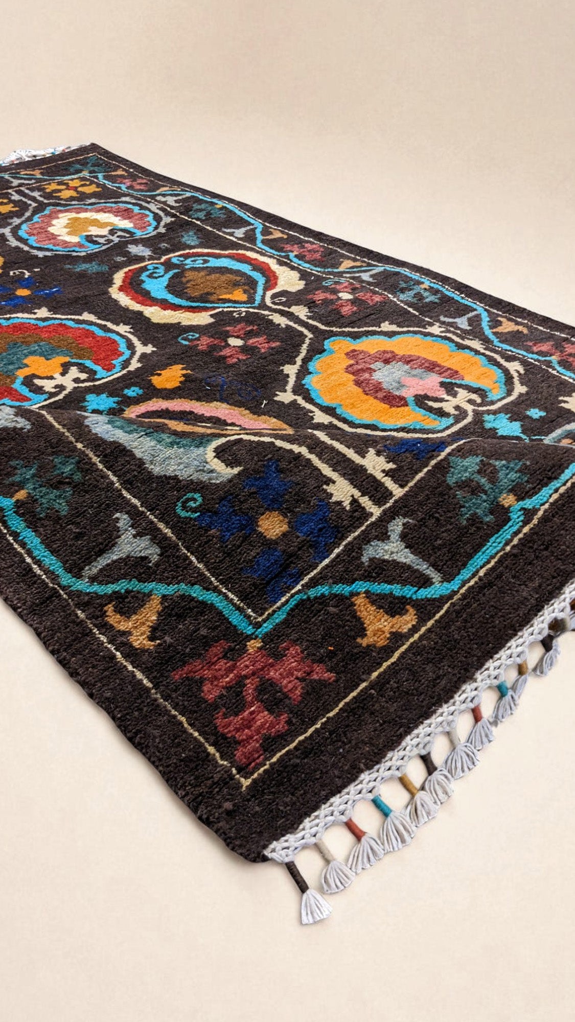 Suzani Modern Chobi Rug - Size: 185 × 121 cm