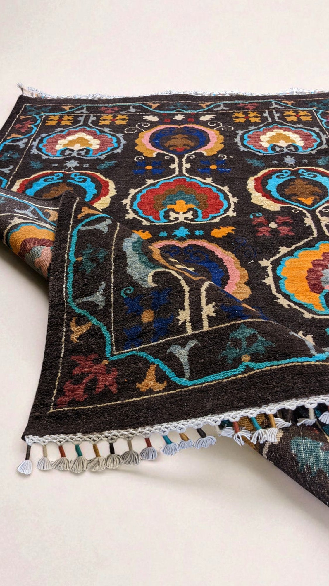 Suzani Modern Chobi Rug - Size: 185 × 121 cm