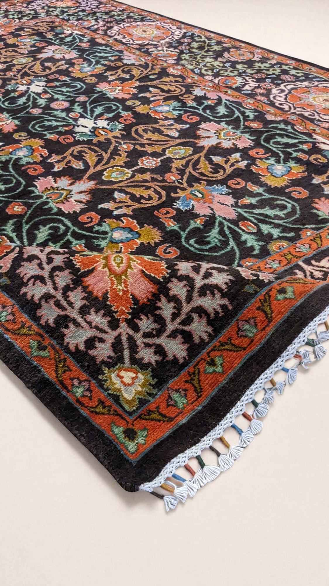 Suzani Hand Knotted Chobi Rug - Size: 277 × 185 cm