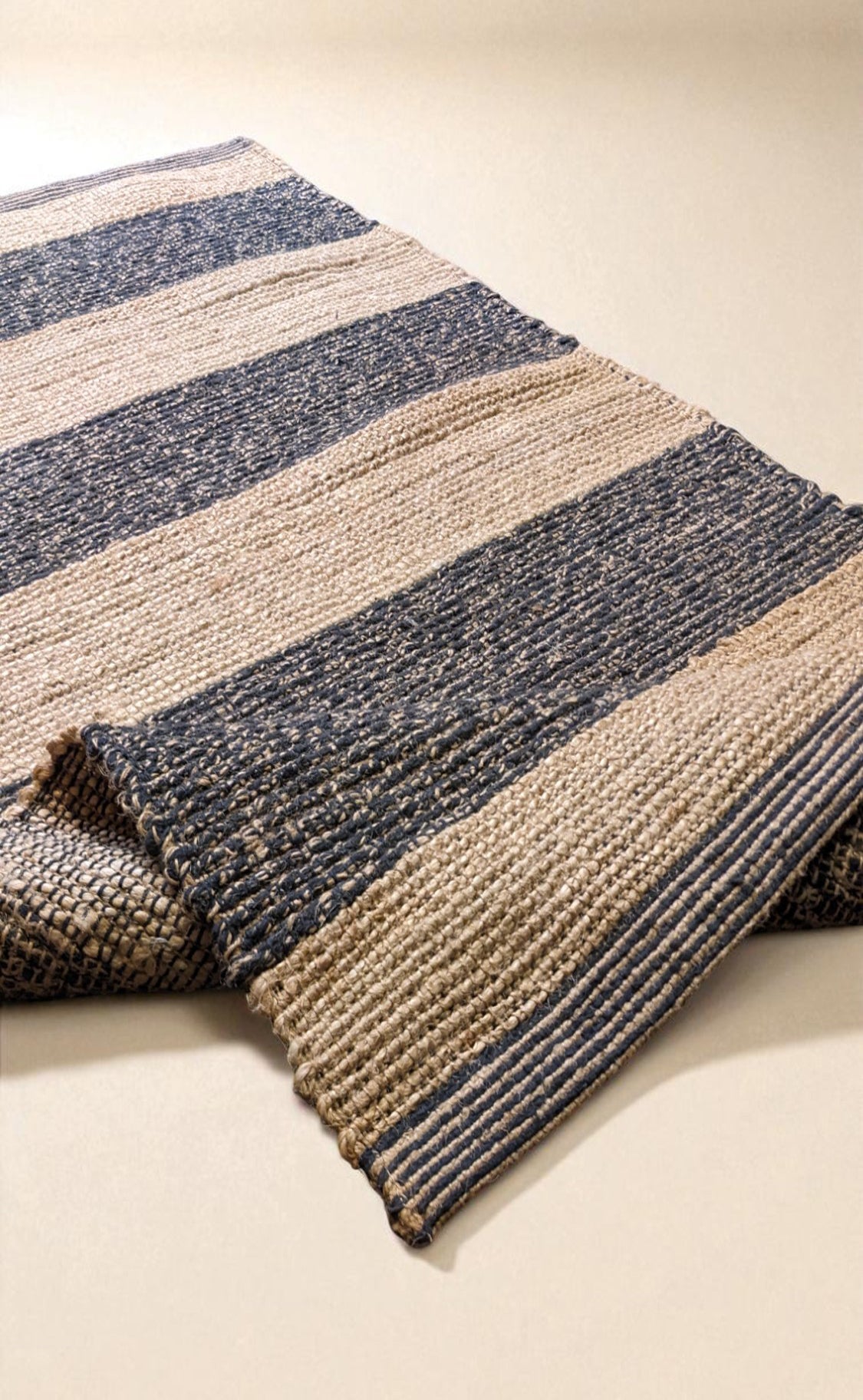 Braided Natural Jute Rug - 152 x 85 cm