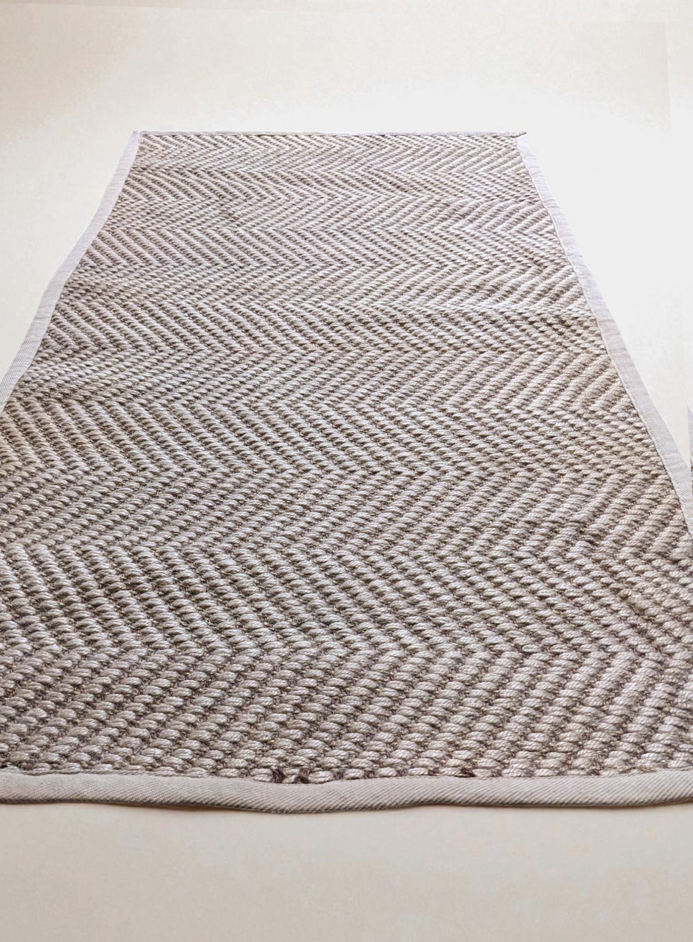 Braided Natural Jute Rug - 149 x 85 cm