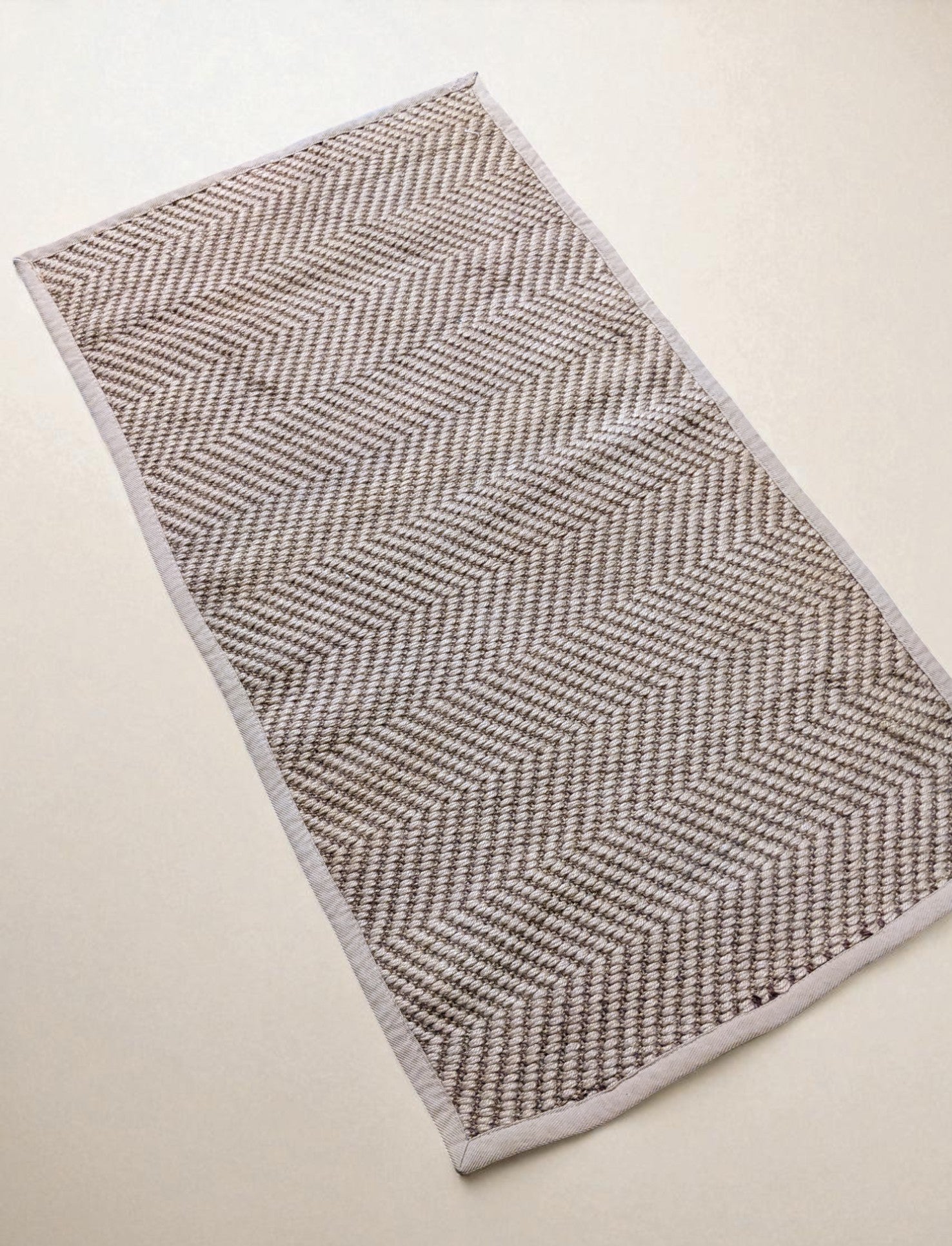 Braided Natural Jute Rug - 149 x 85 cm