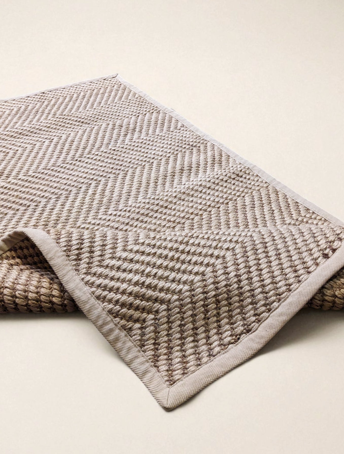 Braided Natural Jute Rug - 149 x 85 cm