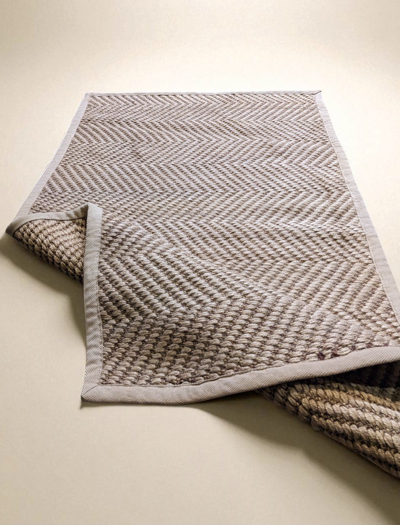 Braided Natural Jute Rug - 149 x 85 cm
