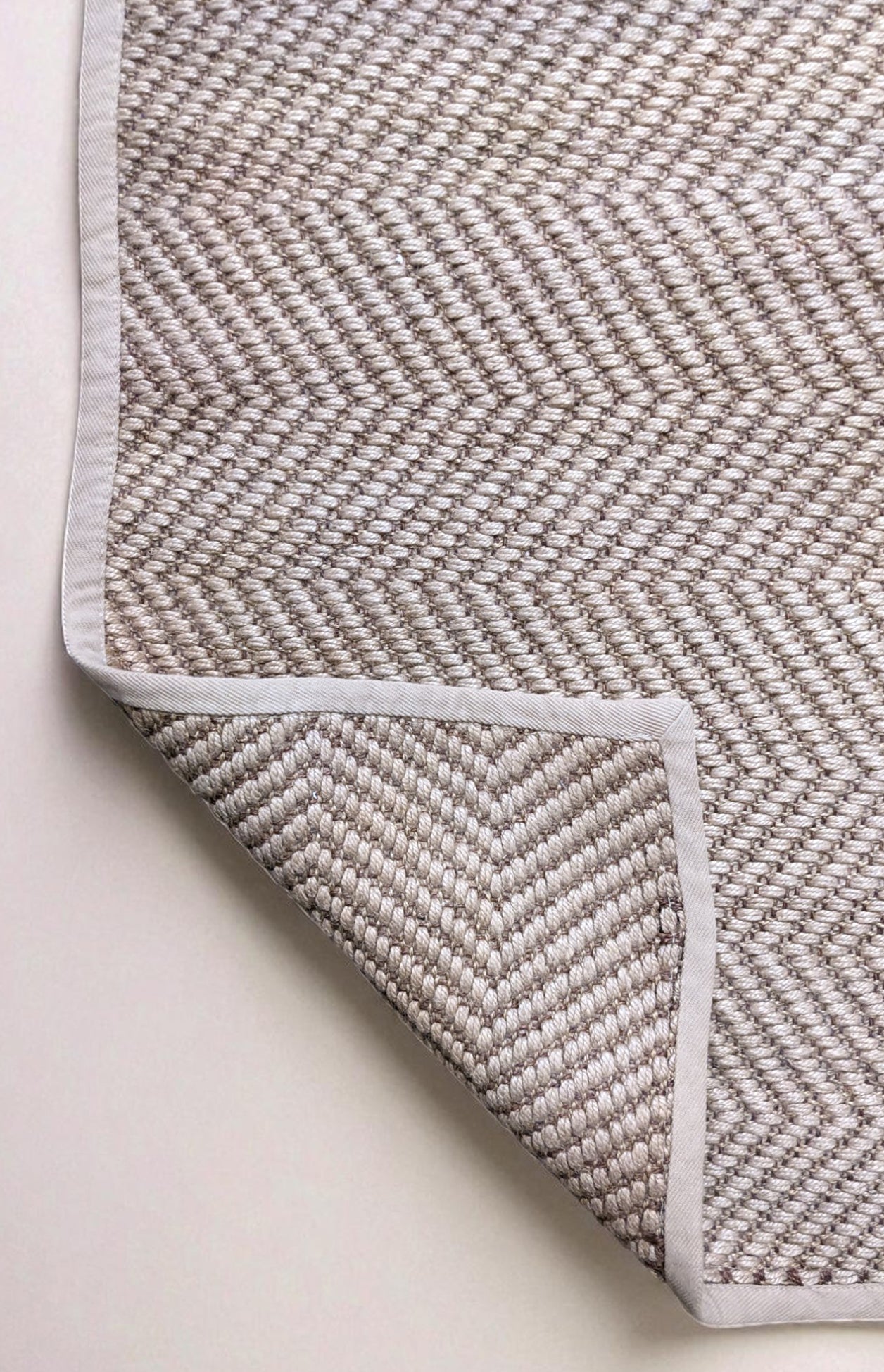 Braided Natural Jute Rug - 149 x 85 cm