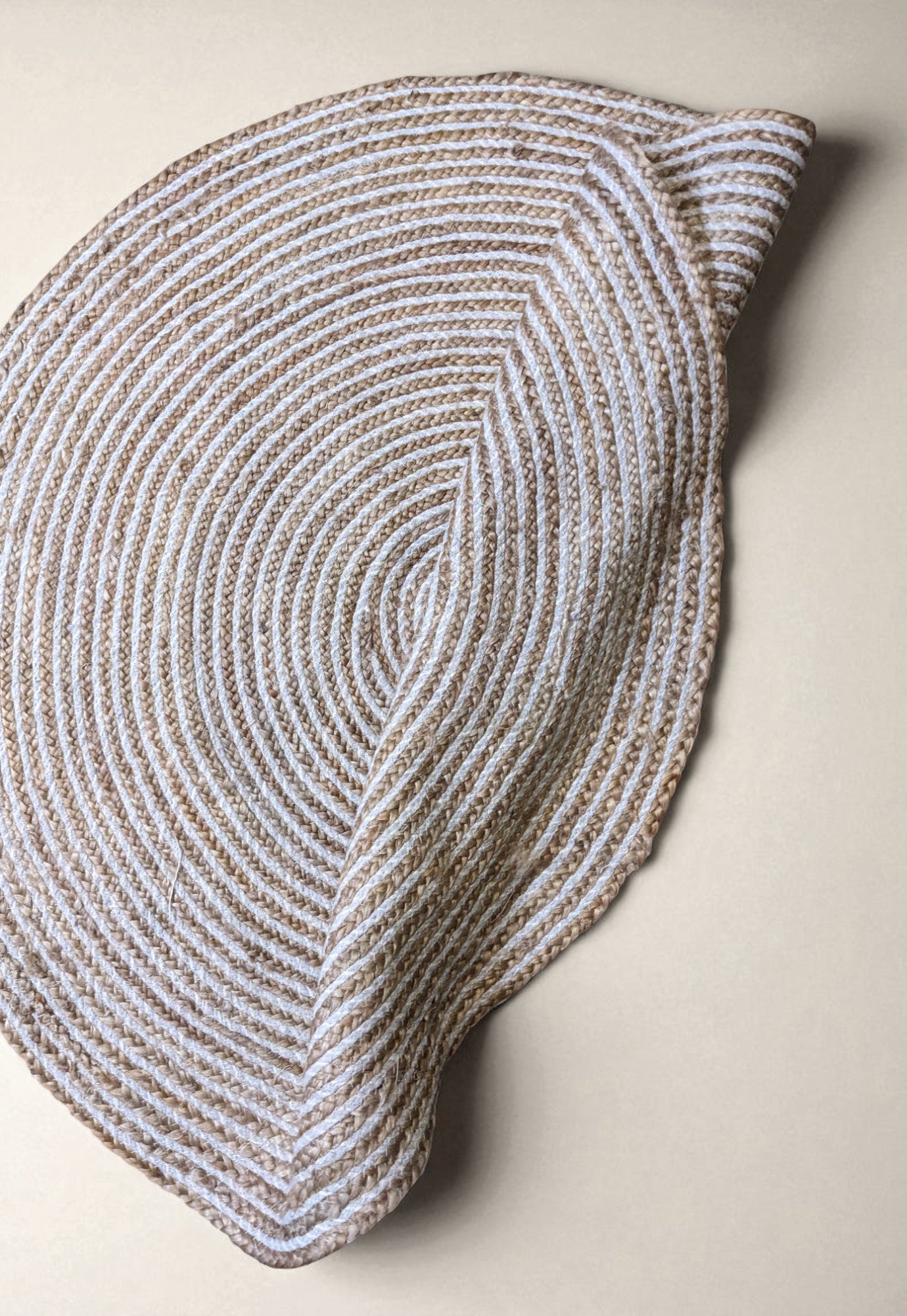 Chunky Natural Jute Rug - Size: 122 x 122 cm