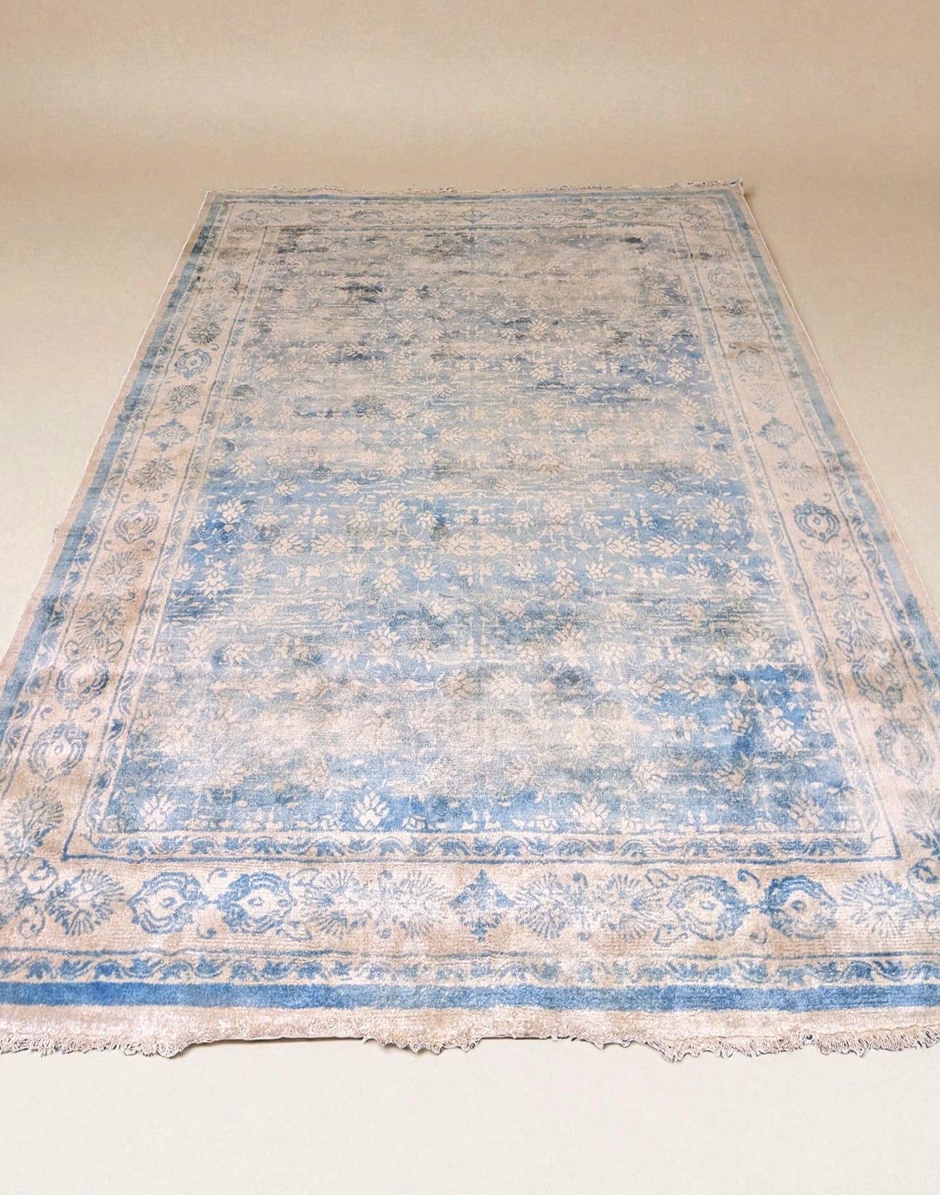 Ovelis Hand Tufted Rug - Size: 274 × 182 cm