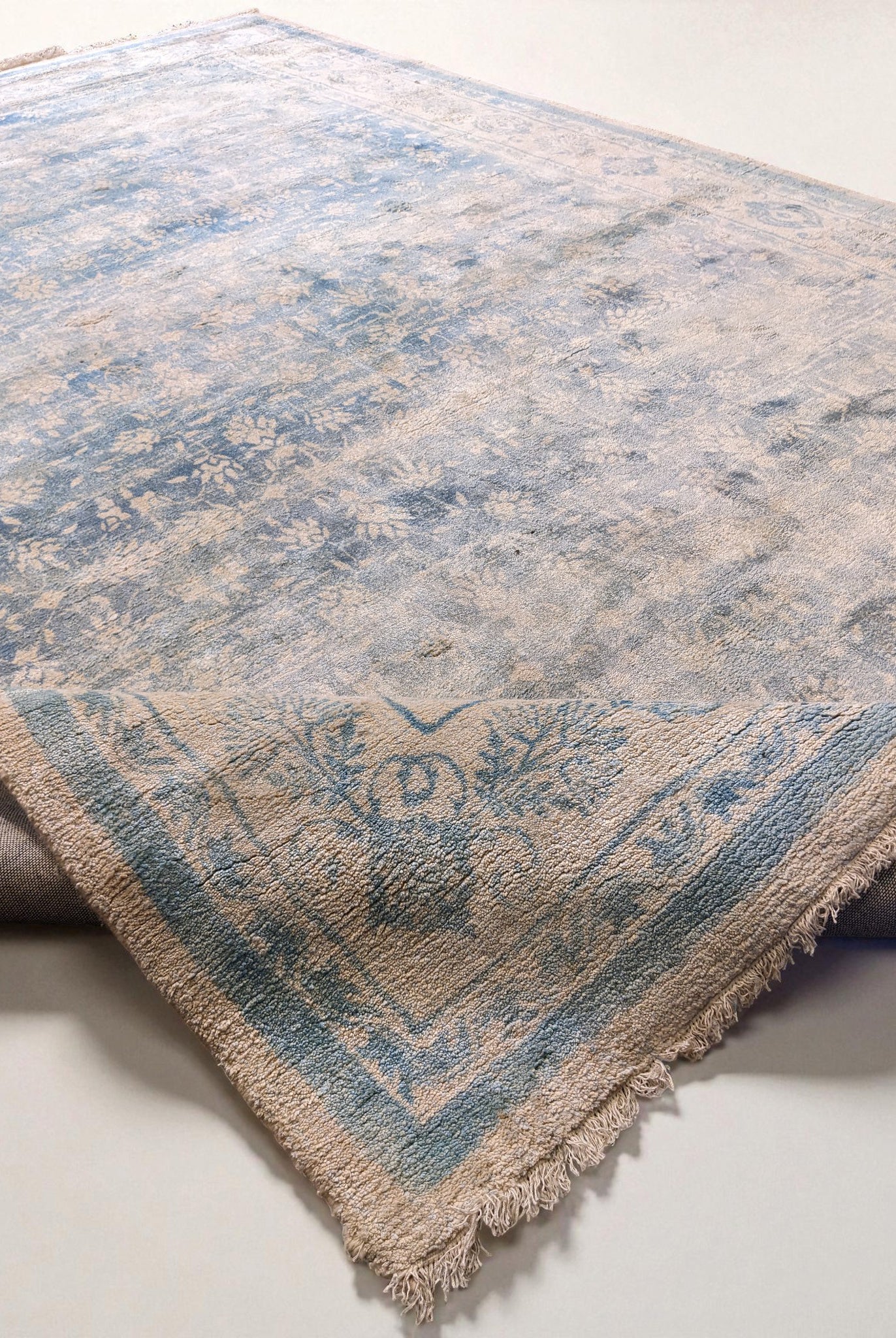 Ovelis Hand Tufted Rug - Size: 274 × 182 cm